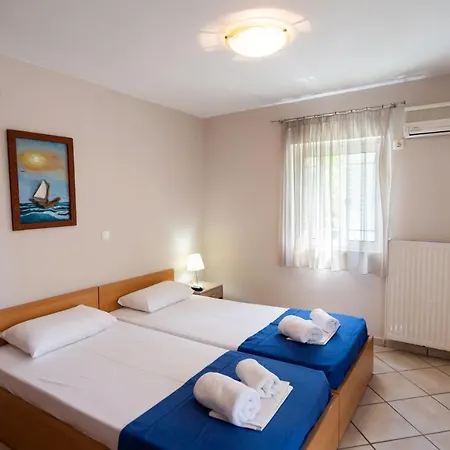 Nick's & * Lefkada City