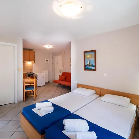 Nick's & Aparthotel *